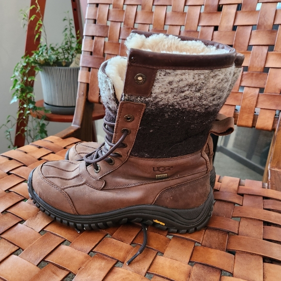 UGG Adirondack II Brown Snow Boots Size 8 Leather Wool Waterproof Vibram - Picture 2 of 6